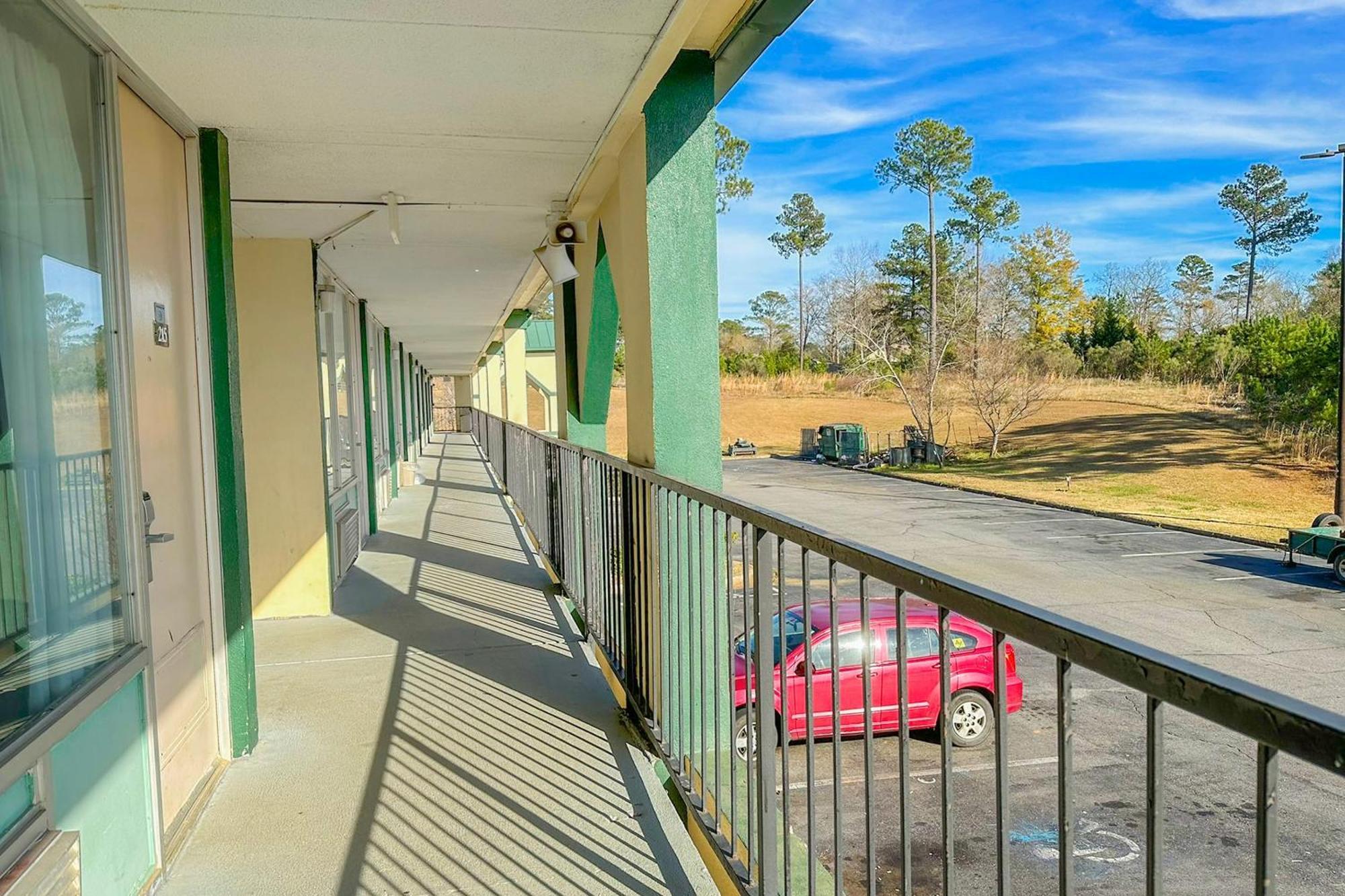 Super Inn & Suites By Oyo Milledgeville Exterior foto